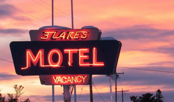 Three Lakes Motel